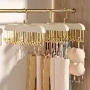 علاقة ملابس داخلية 