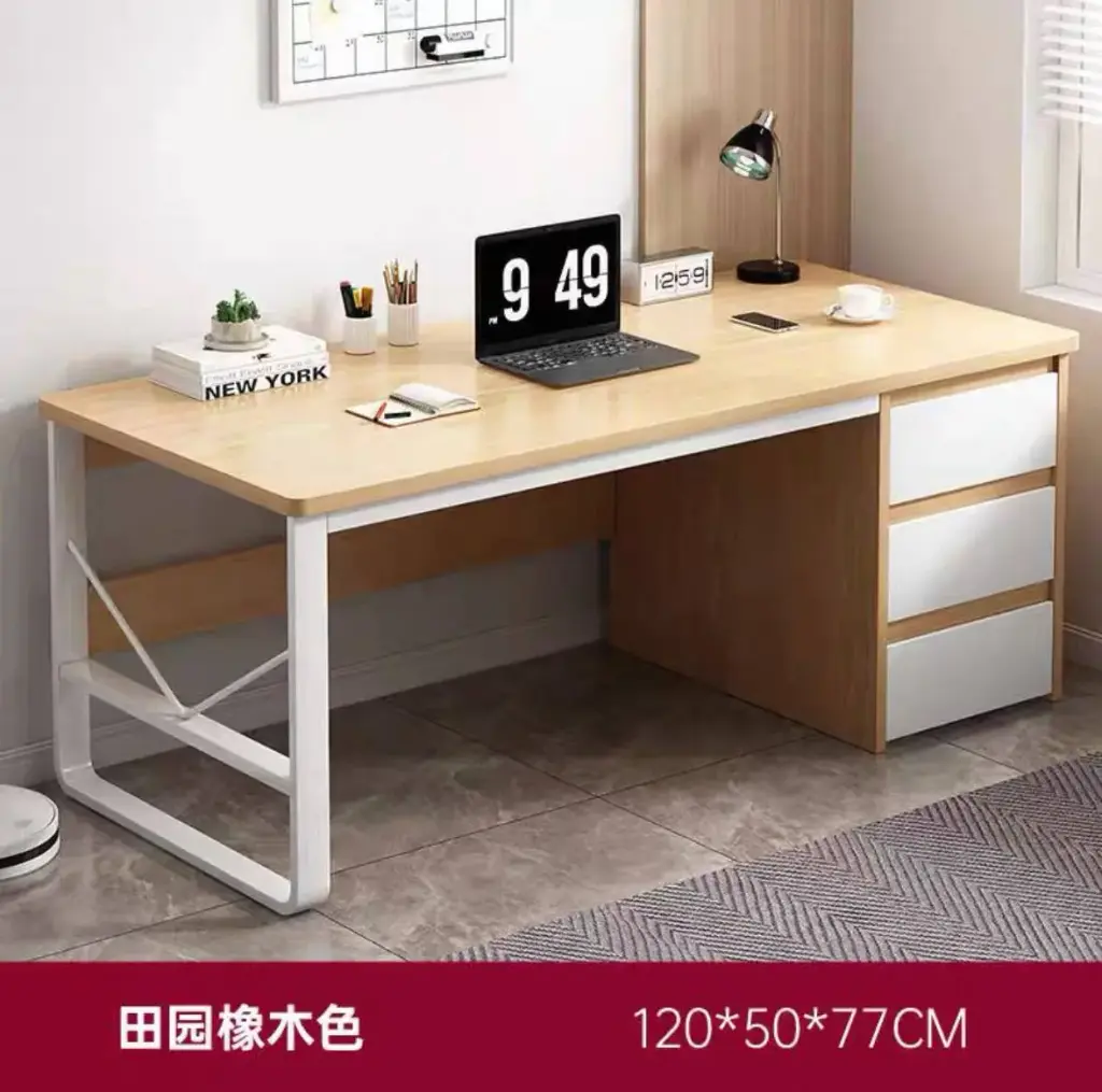 مكتب دراسي باللون الخشبي