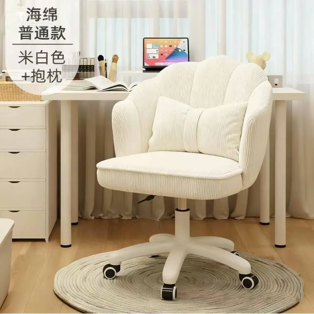 🪑 كرسي مكتب بلون كريمي وراحة مثالية