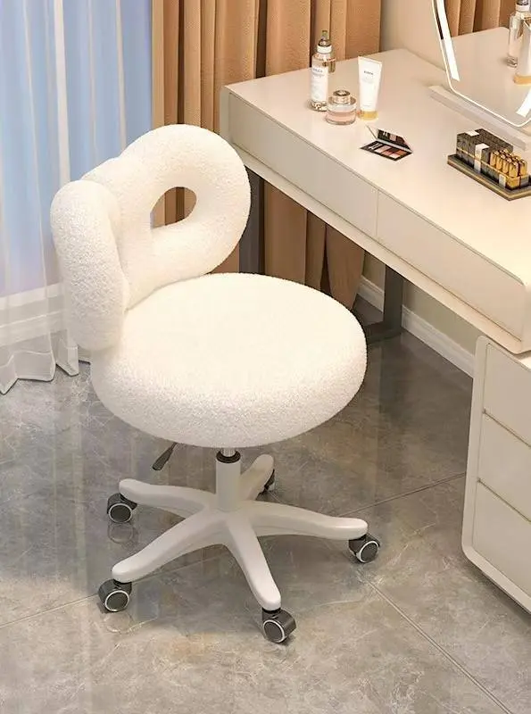 ✨ كرسي تزيين أبيض بتصميم عصري ومريح