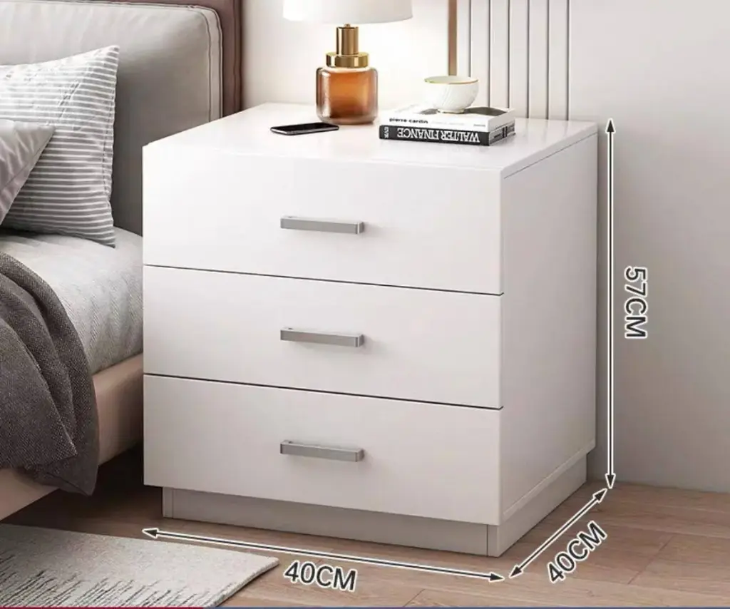 🧼 طاولة جانبية بيضاء بثلاثة أدراج أنيقة