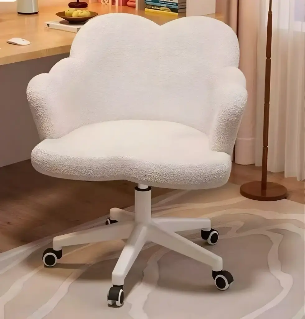 ☁️ كرسي المكتب الأبيض بتصميم سحابي