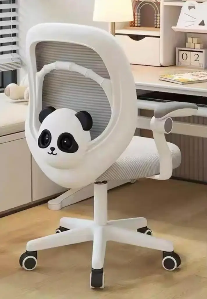 🪑 كرسي الدراسة المريح "باندا غري" (Panda Grey) للأطفال: صحة، مرح، وأصدقاء جدد في رحلة النجاح 🏫🐼✨