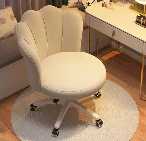 كرسي التسريحة والمكتب الملكي "Petal Chair" باللون البيج الفاخر 🍦✨