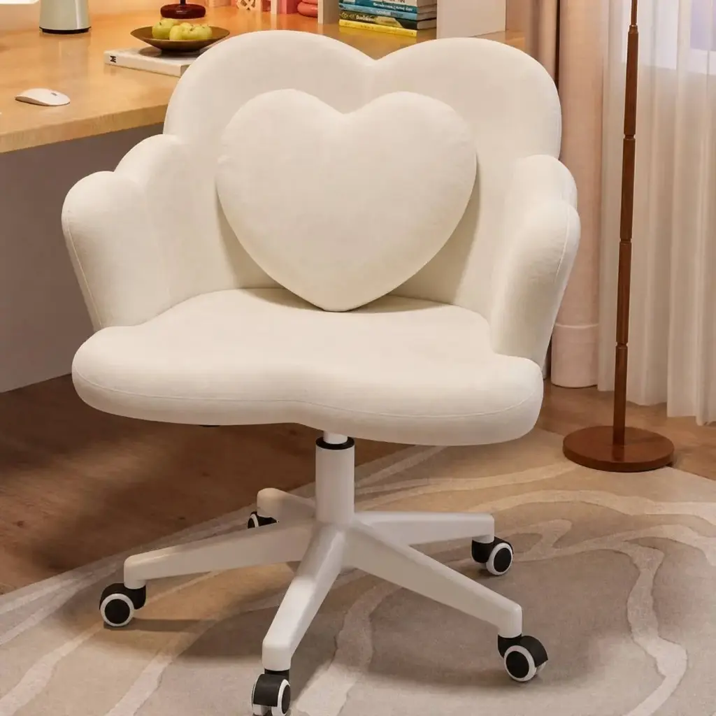 كرسي التسريحة والمكتب اللطيف "Heart-Comfort" بتصميم القلب وقماش البوكلييه الفاخر 🤍✨