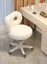 كرسي التسريحة والمكتب الفاخر "Bouclé Knot" باللون الأبيض الحليبي 🧸✨